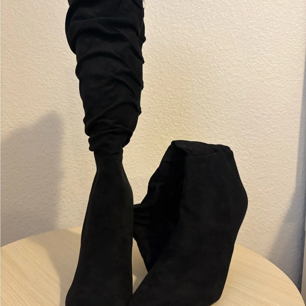Chic Black Women's Faux Suede Heeled Boots - Picture 6 of 7